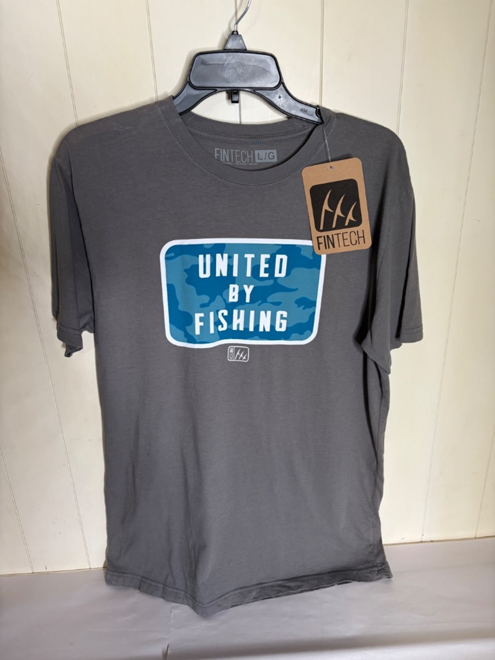 UNITED BY FISHING - MENS FINTECH PERFORMANCE T-SHIRT - NEW